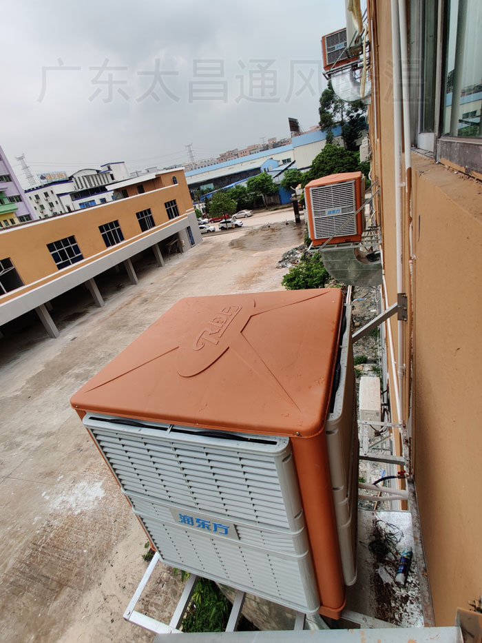 車(chē)間降溫就用1小時(shí)1度電的潤(rùn)東方蒸發(fā)式水冷空調(diào)